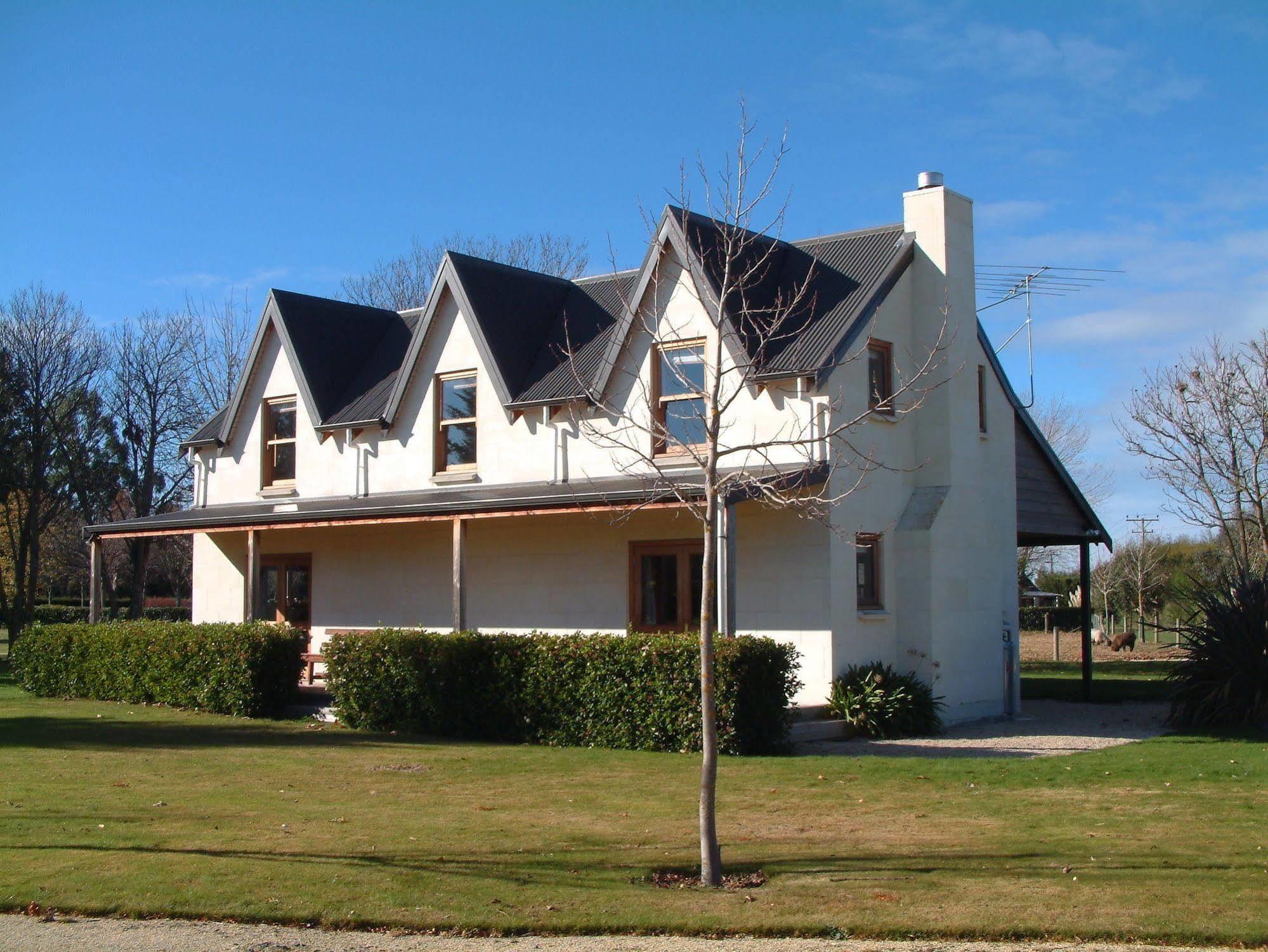 Whitestone Cottages Windwhistle Bagian luar foto
