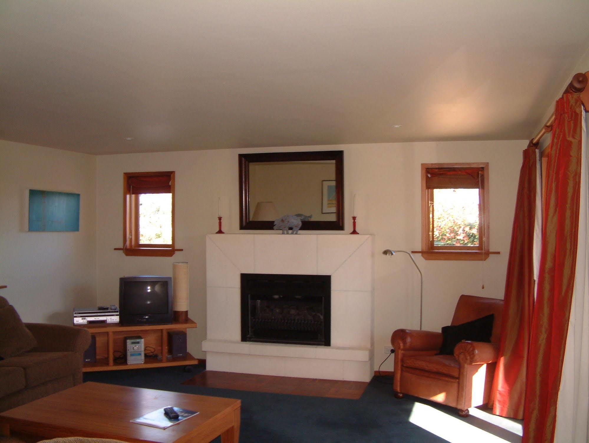 Whitestone Cottages Windwhistle Bagian luar foto